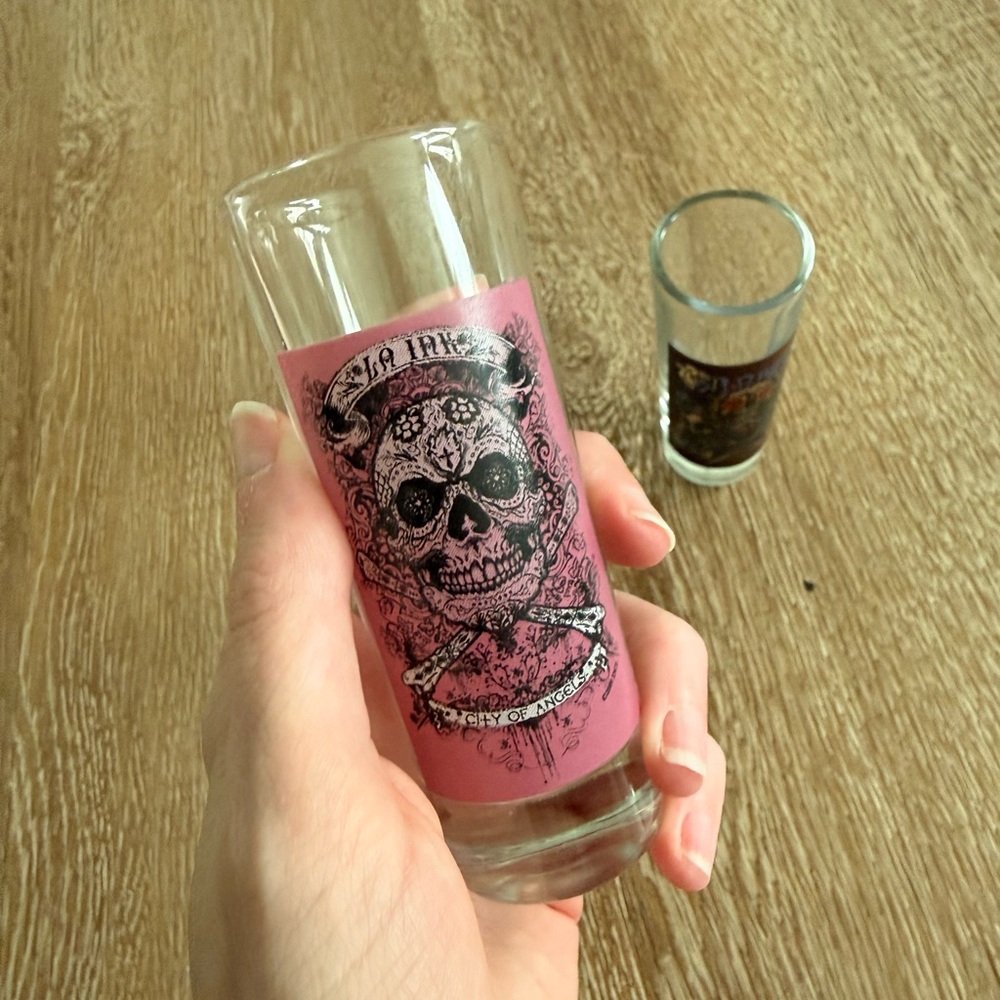 Set of two LA Ink Kat Von D shot glasses
In like new condition - Picture 2 of 3
